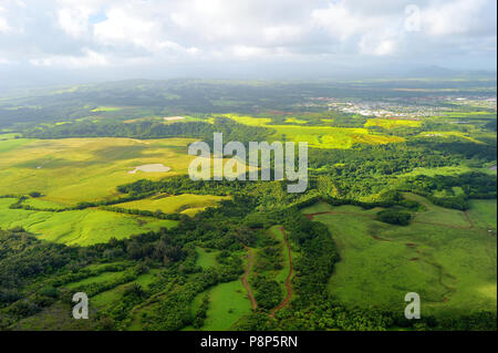 Beeindruckende Luftaufnahme von spektakulären Dschungel, Kauai, Hawaii Stockfoto