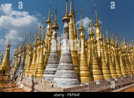 Shwe Inn dein Gold and White Stupas, Myanmar (Birma) Stockfoto