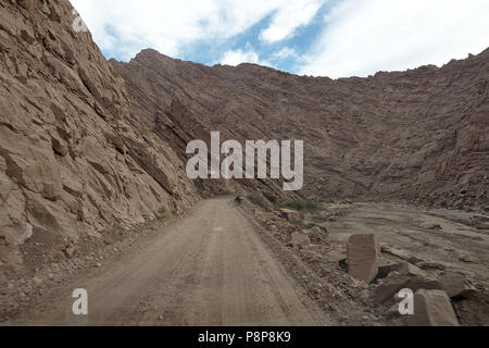 Der Blick entlang der malerischen Route 76, in La Rioja Provinz, Argentinien. Stockfoto