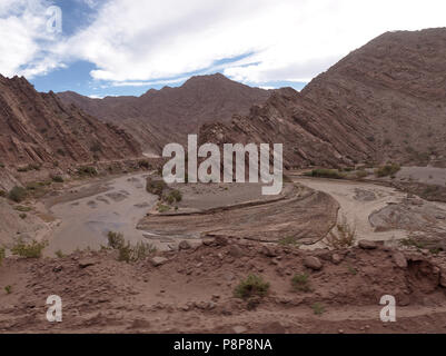 Der Blick entlang der malerischen Route 76, in La Rioja Provinz, Argentinien. Stockfoto