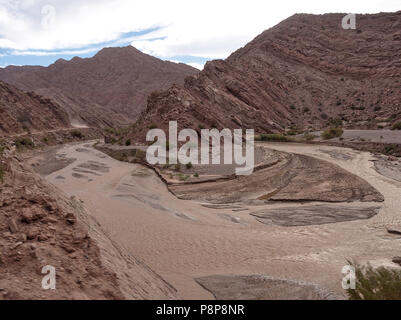 Der Blick entlang der malerischen Route 76, in La Rioja Provinz, Argentinien. Stockfoto