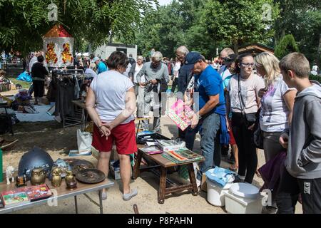 Flohmarkt, LANGEAC, (43) HAUTE-LOIRE, AUVERGNE Stockfoto