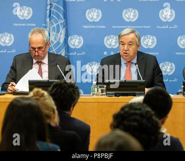 New York, Vereinigte Staaten. 12. Juli 2018. Generalsekretär der Vereinten Nationen, Antonio Guterres führt Pressekonferenz im Hauptsitz der Vereinten Nationen Quelle: Lev Radin/Pacific Press/Alamy leben Nachrichten Stockfoto