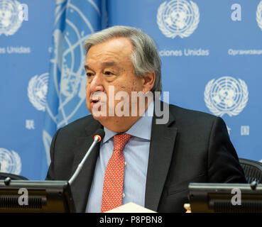 New York, Vereinigte Staaten. 12. Juli 2018. Generalsekretär der Vereinten Nationen, Antonio Guterres führt Pressekonferenz im Hauptsitz der Vereinten Nationen Quelle: Lev Radin/Pacific Press/Alamy leben Nachrichten Stockfoto