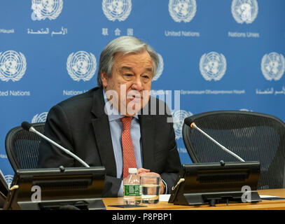 New York, Vereinigte Staaten. 12. Juli 2018. Generalsekretär der Vereinten Nationen, Antonio Guterres führt Pressekonferenz im Hauptsitz der Vereinten Nationen Quelle: Lev Radin/Pacific Press/Alamy leben Nachrichten Stockfoto