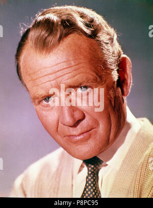 JOHN MILLS (1908-2005), englischer Schauspieler über über 1957. Stockfoto