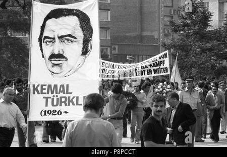 Türkische schweigen März am 24. Juli 1980 in Köln anlässlich der Ermordung von Gewerkschaftsführer Kemal Tuerkler in Istanbul. | Verwendung weltweit Stockfoto