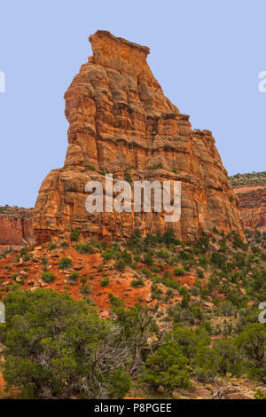 Dramatische Butte in die Himmel in Colorado National Monument in Colorado Stockfoto