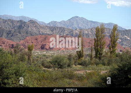 Der Blick entlang der malerischen Route 76, in La Rioja Provinz, Argentinien. Stockfoto