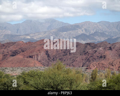 Der Blick entlang der malerischen Route 76, in La Rioja Provinz, Argentinien. Stockfoto
