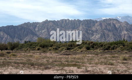 Der Blick entlang der malerischen Route 76, in La Rioja Provinz, Argentinien. Stockfoto