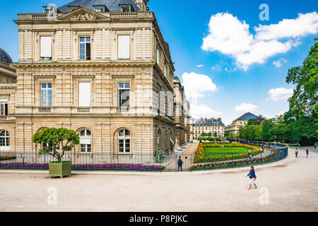 Den Luxembourg Gärten an einem schönen sonnigen Tag in Paris, Frankreich Stockfoto