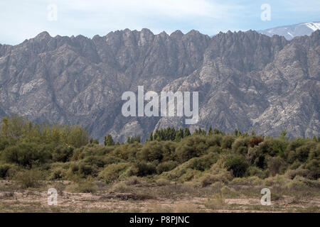 Der Blick entlang der malerischen Route 76, in La Rioja Provinz, Argentinien. Stockfoto