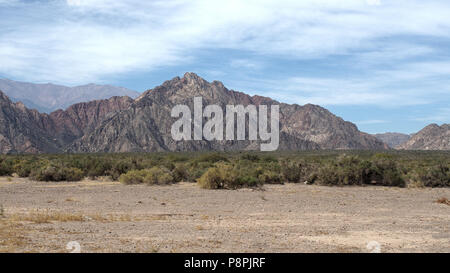 Der Blick entlang der malerischen Route 76, in La Rioja Provinz, Argentinien. Stockfoto