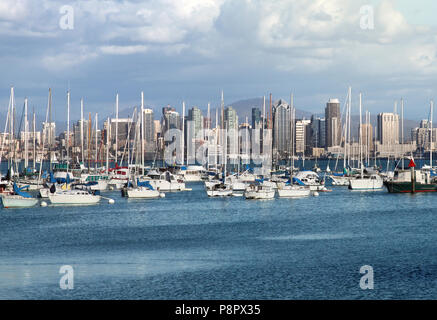 Blick auf San Diego Downtown über die Bucht Stockfoto