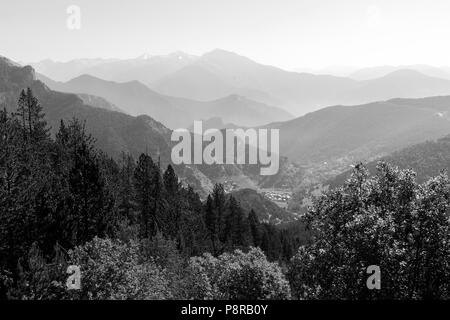 Landschaft auf dem Coll de la botella im Bereich Pal Arisal in Andorra Stockfoto