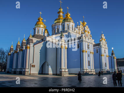 Kiew, Ukraine - die Hauptstadt der Ukraine ist eine faszinierende Mischung aus orthodoxen Geschichte und sowjetischen Erbe. Hier insbesondere die St. Michael Kloster Stockfoto