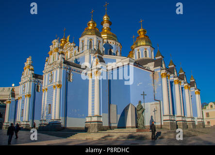 Kiew, Ukraine - die Hauptstadt der Ukraine ist eine faszinierende Mischung aus orthodoxen Geschichte und sowjetischen Erbe. Hier insbesondere die St. Michael Kloster Stockfoto