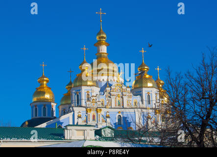 Kiew, Ukraine - die Hauptstadt der Ukraine ist eine faszinierende Mischung aus orthodoxen Geschichte und sowjetischen Erbe. Hier insbesondere die St. Michael Kloster Stockfoto