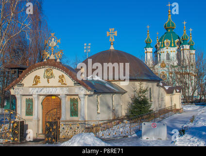 Kiew, Ukraine - die Hauptstadt der Ukraine ist eine faszinierende Mischung aus orthodoxen Geschichte und sowjetischen Erbe, wie die wundervolle Saint Andrews Kathedrale Stockfoto