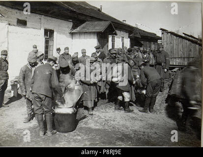 . 25 Abbildung von Gefangenen und auch aus der Gefangenschaft heimkehrenden Soldaten am russischen BildID Kriegschauplatz (15690166) Stockfoto
