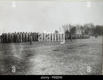 . 25 Abbildung von Gefangenen und auch aus der Gefangenschaft heimkehrenden Soldaten am russischen BildID Kriegschauplatz (15690222) Stockfoto