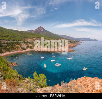 Bucht von Pointe Mauboiss des Massif de l'Esterel, Theoule sur Mer, Frankreich Stockfoto