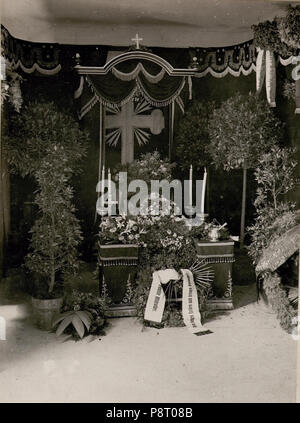400 Leichbegängnis des vor dem Feinde gefallenen Fliegerlt. Hofer, bin 29-6.1917, in Villach. (Aufbahrung ich. d. Kapelle.) (BildID) 15799216 Stockfoto