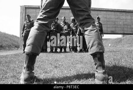 Alltag der Rekruten der Bundeswehr in der Kaserne in Hemer am 26. Mai 1976. | Verwendung weltweit Stockfoto