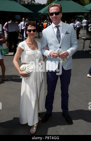 Damien Lewis und Helen McCrory ankommen am Tag elf der Wimbledon Championships in der All England Lawn Tennis und Croquet Club, Wimbledon. Stockfoto