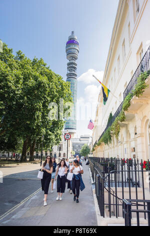 Der BT Tower von Fitzroy Square-a Communications Tower in London. War vorher bekannt als die GPO-Turm, der Post und der Telecom Tower. Stockfoto