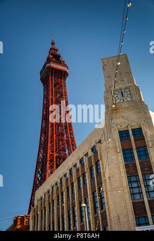 Großbritannien, England, Lancashire, Blackpool, Blackpool Tower von der Promenade Stockfoto