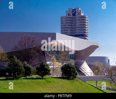 DE - Bayern: BMW Welt mit BMW-Zentrale Stockfoto