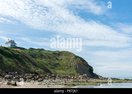 Cap Gris Nez Strand mit Klippen und Haus, Cote d'Opale, Frankreich Stockfoto