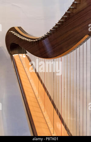 Keltische irische Harfe, klassischen und traditionellen string Musik Instrument, Detail. Stockfoto