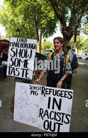 Woodstock, Großbritannien. 12. Juli 2018. Johnny verlässt die Unison Coach Stop Trump Protest an Blenheim Palace, Woodstock, England zu verbinden. Credit: Philippa McAllister/Alamy leben Nachrichten Stockfoto