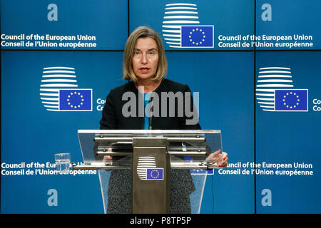 Brüssel, Belgien. 13. Juli 2018. EU-Kommissar Federica Mogherini spricht mit Reportern während einer Pressekonferenz am 13. Juli 2018 in Brüssel, Belgien, Credit: ALEXANDROS MICHAILIDIS/Alamy leben Nachrichten Stockfoto