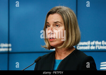 Brüssel, Belgien. 13. Juli 2018. EU-Kommissar Federica Mogherini spricht mit Reportern während einer Pressekonferenz am 13. Juli 2018 in Brüssel, Belgien, Credit: ALEXANDROS MICHAILIDIS/Alamy leben Nachrichten Stockfoto