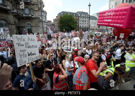 London, Großbritannien. 13. Juli 2018. Demonstration gegen den Besuch von US-Präsident Donald Trump, London, UK Credit: Finnbarr Webster/Alamy leben Nachrichten Stockfoto
