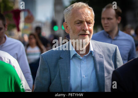 London, Großbritannien, 13. Juli 2018. Jeremy Corbyn Spaziergänge zum Trafalgar Square, Whitehall. Andy Barton/Alamy leben Nachrichten Stockfoto