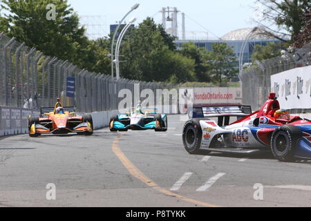 Toronto, Kanada. 13. Juli 2018. Die grüne Flagge ist in der Praxis ist bei Honda Indy Festlichkeiten in Toronto Ontario Kanada unterwegs. Treiber warm up auf den Straßen von Toronto fertig für Morgen laufen das Qualifying und das Rennen am Sonntag, den 14. Juli. Vach Veach (26) und Matheus Leist in Kurve 5 während der Praxis gehen. Lukas Durda/Alamy leben Nachrichten Stockfoto