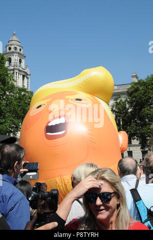 Der Donald Trump aufblasbaren Ballon in London's Parliament Square. Stockfoto