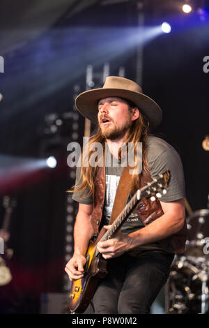 Große Tew, Oxfordshire, UK. 13. Juli 2018. Lukas Nelson und das Versprechen des Echten führt live im 2018 Cornbury Festival, tolle Tew, Oxfordshire Credit: John lambeth/Alamy leben Nachrichten Stockfoto