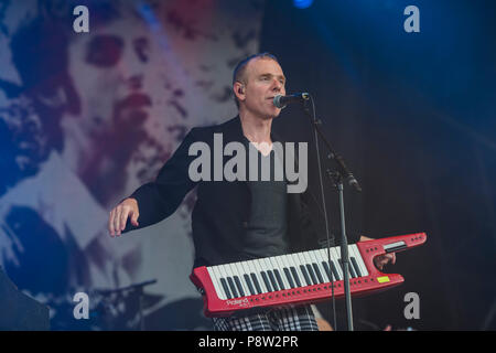 Henham Park, Suffolk, Großbritannien. 13. Juli 2018. Belle und Sebastian spielen der Obelisk Arena - Die 2018 Latitude Festival, henham Park. Suffolk, 13. Juli 2018 Credit: Guy Bell/Alamy leben Nachrichten Stockfoto