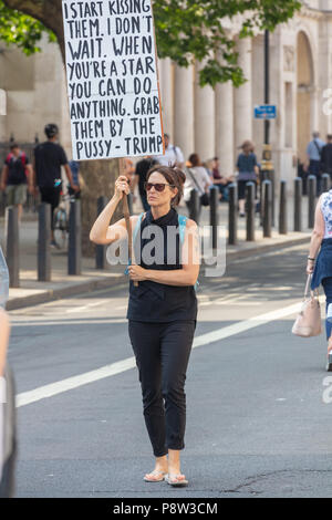 London, UK, 13. Juli 2018. Whitehall, London, UK, 13. Juli 2018; die Proteste gegen den Besuch von US-Präsident Trumpf zu Großbritannien Quelle: Ian Stewart/Alamy leben Nachrichten Stockfoto