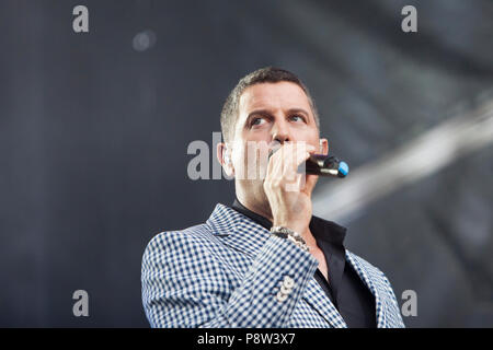 Edinburgh, Schottland. UK. 13. Juli. Il Divo führt als Teil der UK-Tour 2018 im Edinburgh CastleÕs Esplanade am 13. Juli 2018. Im Bild: SŽbastien Izambard. Foto: Pako Mera/Alamy Leben Nachrichten. Stockfoto