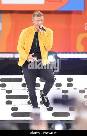 New York, NY, USA. 13. Juli 2018. Backstreet Boys, Nick Carter auf der Bühne für Good Morning America (GMA) Sommer Konzertreihe mit den Backstreet Boys, Rumsey Spielfeld im Central Park, New York, NY 13. Juli 2018. Credit: Kristin Callahan/Everett Collection/Alamy leben Nachrichten Stockfoto