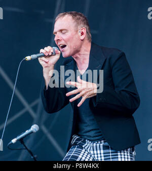 Stuart Murdoch von Belle und Sebastian live auf der Bühne am Obelisk Latitude Festival, henham Park, Suffolk, England, 13. Juli 2018 Stockfoto