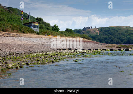 Rettungsschwimmer Hütte bei Three Cliffs Bay Stockfoto