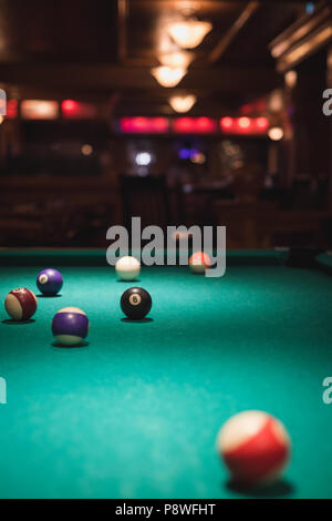 Snooker Kugeln auf Snooker Tisch Stockfoto